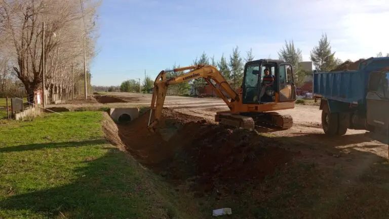 Trabajos de zanjeo en La Eugenia.